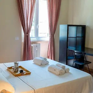 https://apt-1min-from-metro-roma-large-and-quiet.it-romehotels.com