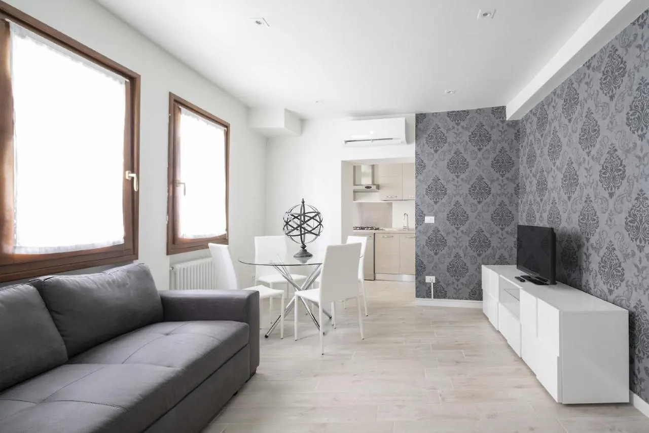 Apartments In San Marco With Canal View By Wonderful Italy Venecia